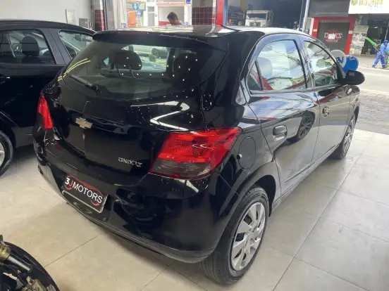 CHEVROLET-ONIX-2015