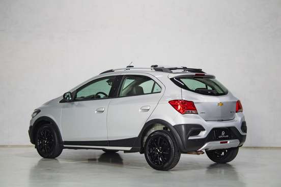 CHEVROLET-ONIX-2018