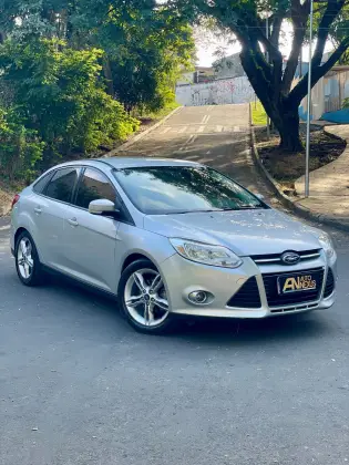 FORD FOCUS 2.0 SE 16V FLEX 4P POWERSHIFT FORD FOCUS 2.0 SE 16V FLEX 4P POWERSHIFT