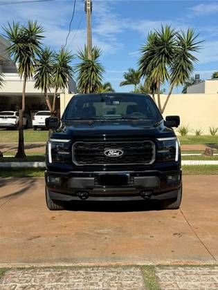 FORD F-150 5.0 V8 GASOLINA CD LARIAT BLACK FX4 AUTOMÁTICO