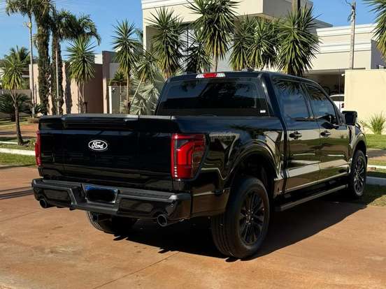 FORD-F-150-5.0 V8 GASOLINA CD LARIAT BLACK FX4 AUTOMÁTICO FORD-F-150-2025