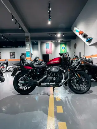 HARLEY-DAVIDSON SPORTSTER ROADSTER HARLEY-DAVIDSON SPORTSTER ROADSTER
