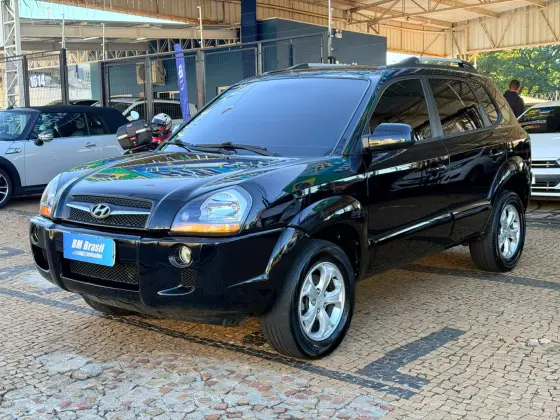 HYUNDAI TUCSON 2.0 MPFI GLS 16V 143CV 2WD GASOLINA 4P AUTOMÁTICO HYUNDAI TUCSON 2.0 MPFI GLS 16V 143CV 2WD GASOLINA 4P AUTOMÁTICO