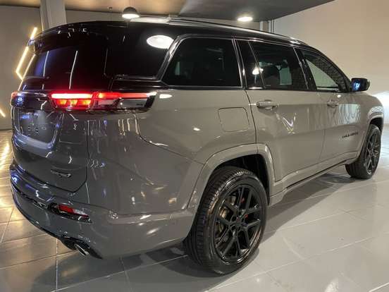 JEEP-COMMANDER-2.0 HURRICANE 4 TURBO GASOLINA BLACKHAWK AT9 JEEP-COMMANDER-2026