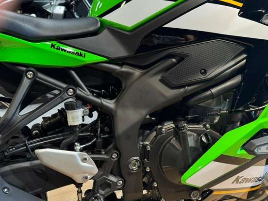 KAWASAKI-NINJA ZX-4R SE-2026