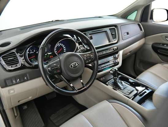 KIA-CARNIVAL-2015