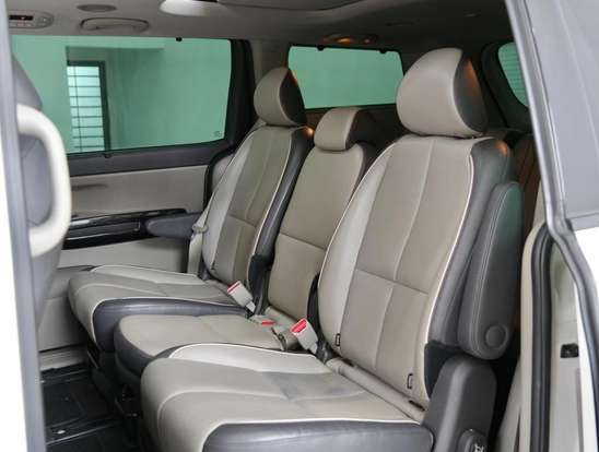 KIA-CARNIVAL-2015
