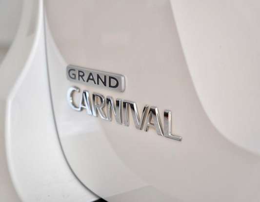 KIA-CARNIVAL-2015