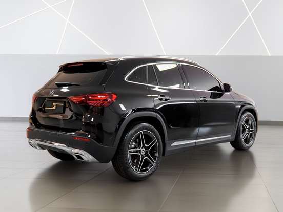 MERCEDES-BENZ-GLA 200-2026