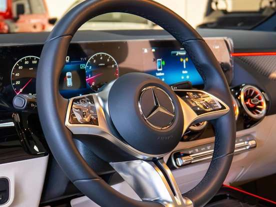 MERCEDES-BENZ-GLA 200-2026