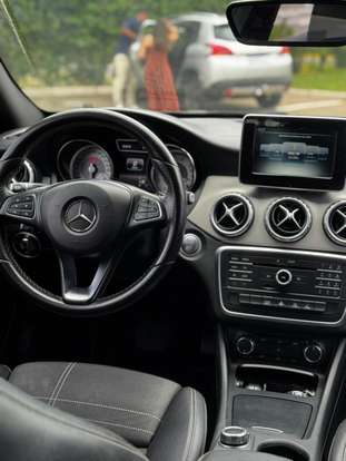 MERCEDES-BENZ-GLA 200-2015