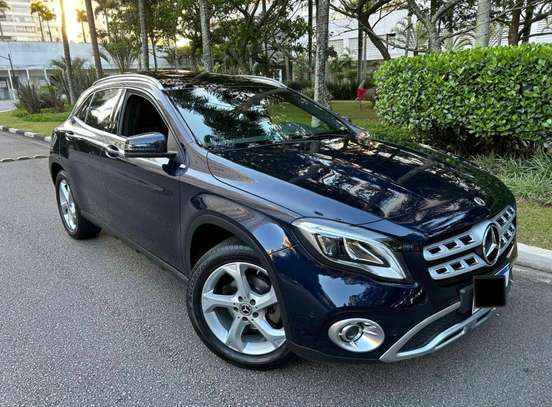 MERCEDES-BENZ-GLA 200-2018