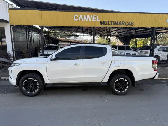 MITSUBISHI L200 TRITON 2.4 16V TURBO DIESEL SPORT HPE CD 4P 4X4 AUTOMÁTICO MITSUBISHI L200 TRITON 2.4 16V TURBO DIESEL SPORT HPE CD 4P 4X4 AUTOMÁTICO