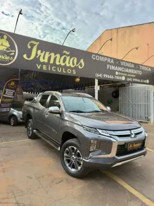 MITSUBISHI L200 TRITON 2.4 16V TURBO DIESEL SPORT HPE-S CD 4P 4X4 AUTOMÁTICO