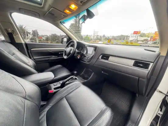 MITSUBISHI-OUTLANDER-2013