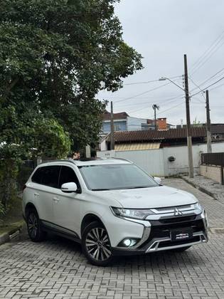 MITSUBISHI OUTLANDER 2.0 MIVEC GASOLINA HPE AUTOMÁTICO