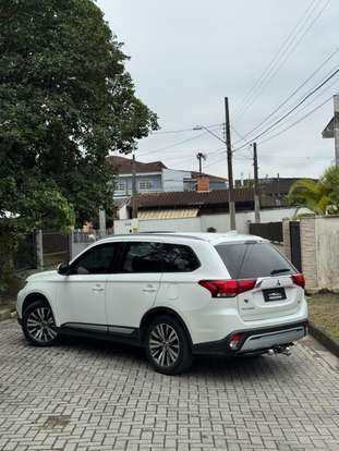 MITSUBISHI-OUTLANDER-2018