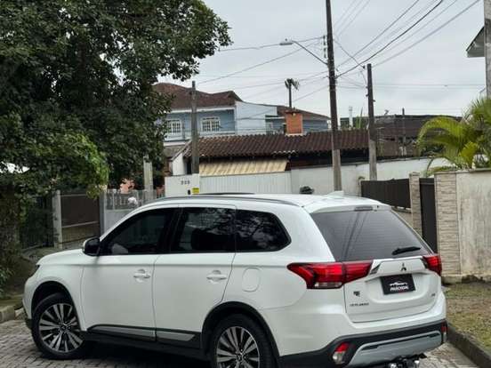 MITSUBISHI-OUTLANDER-2.0 MIVEC GASOLINA HPE AUTOMÁTICO MITSUBISHI-OUTLANDER-2018