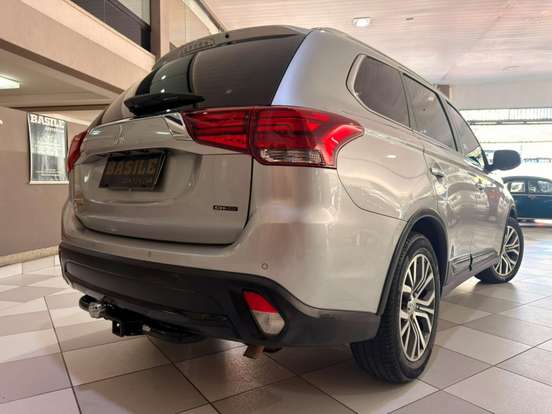MITSUBISHI-OUTLANDER-2018