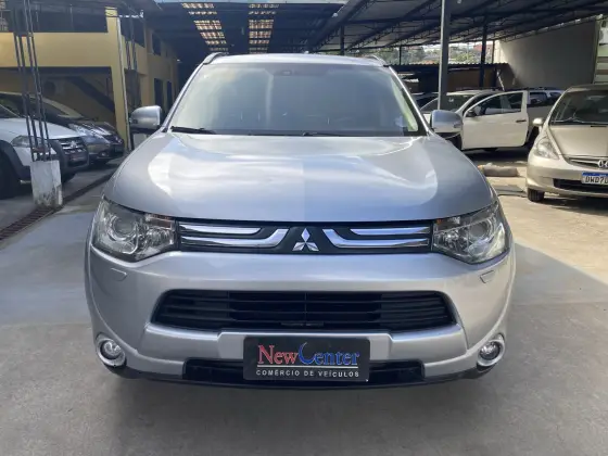 MITSUBISHI OUTLANDER 3.0 GT 4X4 V6 24V GASOLINA 4P AUTOMÁTICO MITSUBISHI OUTLANDER 3.0 GT 4X4 V6 24V GASOLINA 4P AUTOMÁTICO