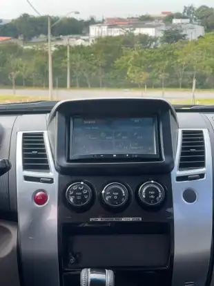 MITSUBISHI-PAJERO-2009