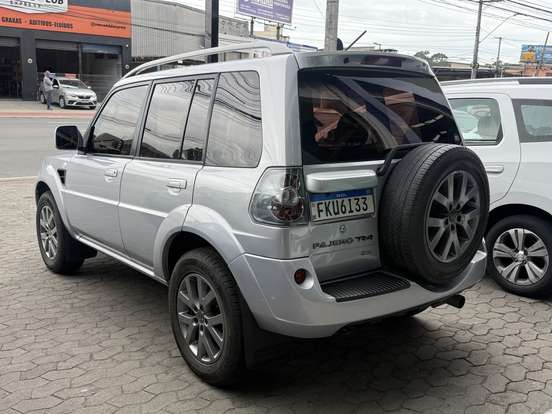 MITSUBISHI-PAJERO TR4-2.0 4X2 16V 140CV FLEX 4P MANUAL MITSUBISHI-PAJERO TR4-2013