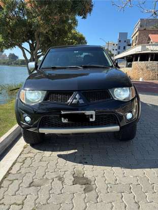 MITSUBISHI-L200-2011