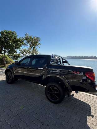 MITSUBISHI-L200-2011