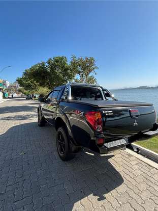 MITSUBISHI-L200-2011