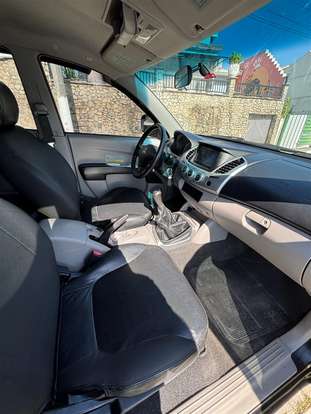 MITSUBISHI-L200-2011