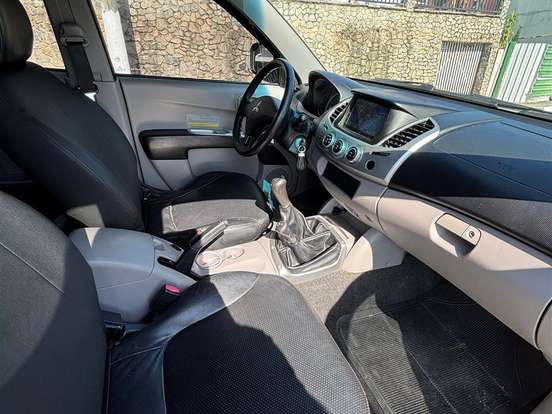 MITSUBISHI-L200-3.5 SPORT HPE 4X4 V6 24V FLEX 4P AUTOMÁTICO MITSUBISHI-L200-2011