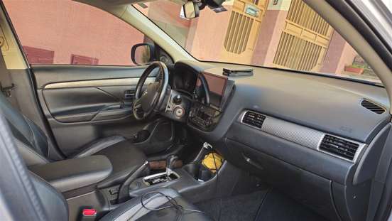 MITSUBISHI-OUTLANDER-2014