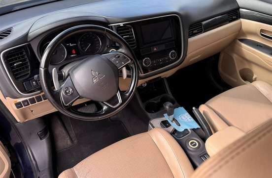 MITSUBISHI-OUTLANDER-2015