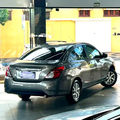 NISSAN-VERSA-2019