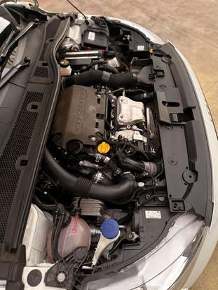 PEUGEOT-208-2023