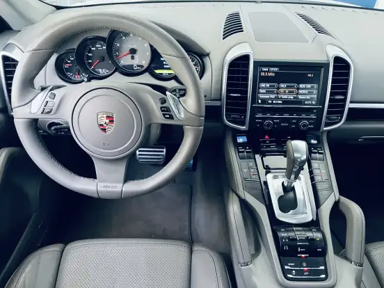 PORSCHE-CAYENNE-2010