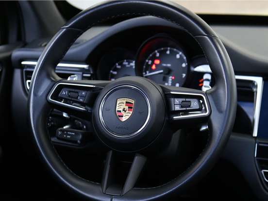 PORSCHE-MACAN-2022