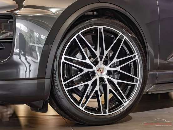 PORSCHE-MACAN-2024