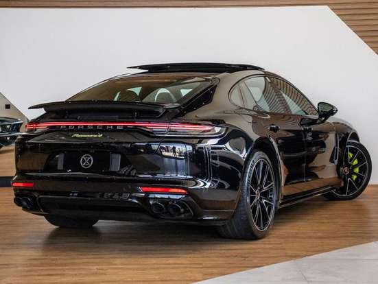 PORSCHE-PANAMERA-2022