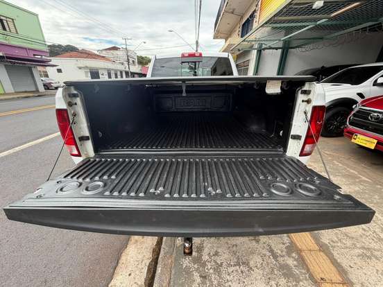 RAM-2500-6.7 LARAMIE 4X4 CD I6 TURBO DIESEL 4P AUTOMÁTICO RAM-2500-2012