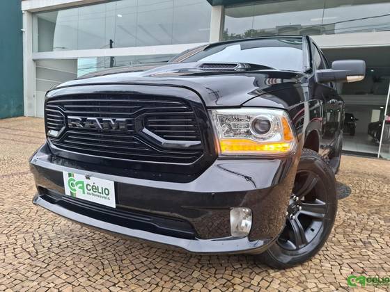 RAM CLASSIC 5.7 V8 GASOLINA LARAMIE NIGHT EDITION CD 4X4 AUTOMÁTICO