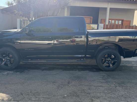 RAM-CLASSIC-5.7 V8 GASOLINA LARAMIE NIGHT EDITION CD 4X4 AUTOMÁTICO RAM-CLASSIC-2022
