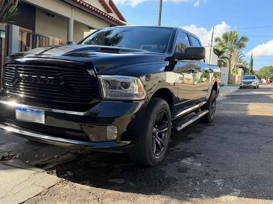 RAM-CLASSIC-5.7 V8 GASOLINA LARAMIE NIGHT EDITION CD 4X4 AUTOMÁTICO RAM-CLASSIC-2022