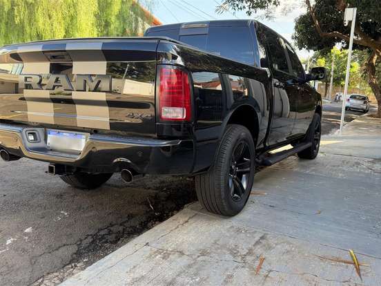 RAM-CLASSIC-5.7 V8 GASOLINA LARAMIE NIGHT EDITION CD 4X4 AUTOMÁTICO RAM-CLASSIC-2022