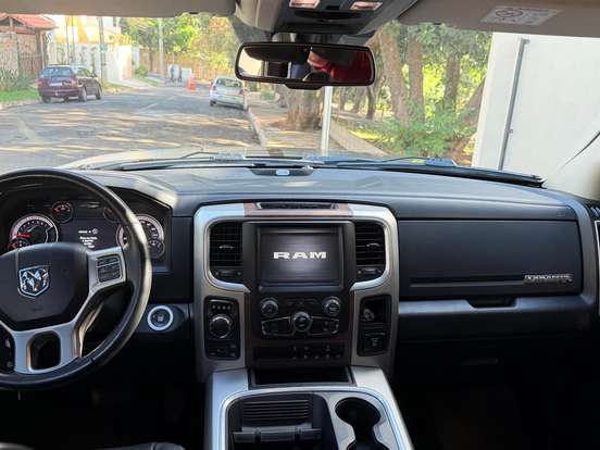 RAM-CLASSIC-5.7 V8 GASOLINA LARAMIE NIGHT EDITION CD 4X4 AUTOMÁTICO RAM-CLASSIC-2022