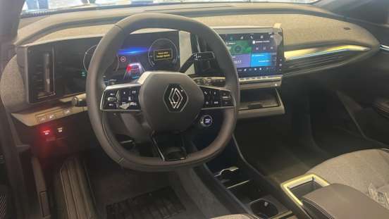 RENAULT-MEGANE-60 KW ELÉTRICO E-TECH EV60 RENAULT-MEGANE-2025