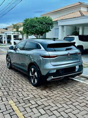 RENAULT-MEGANE-2023