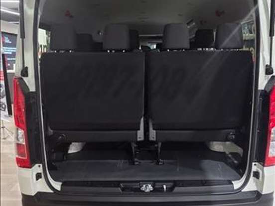 TOYOTA-HIACE-2.8 D-4D TURBO DIESEL MINIBUS 15+1 DX AUTOMÁTICO TOYOTA-HIACE-2026