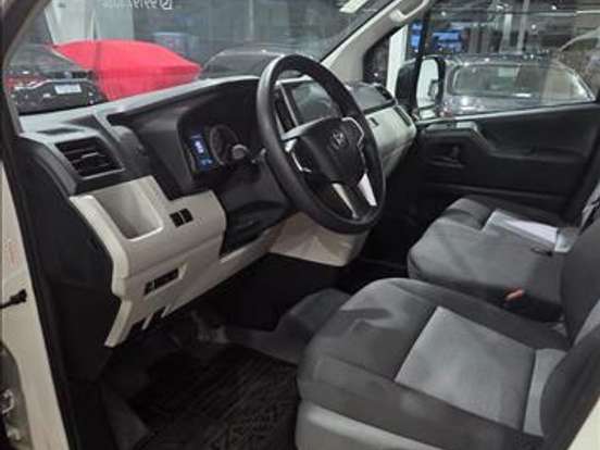 TOYOTA-HIACE-2.8 D-4D TURBO DIESEL MINIBUS 15+1 DX AUTOMÁTICO TOYOTA-HIACE-2026
