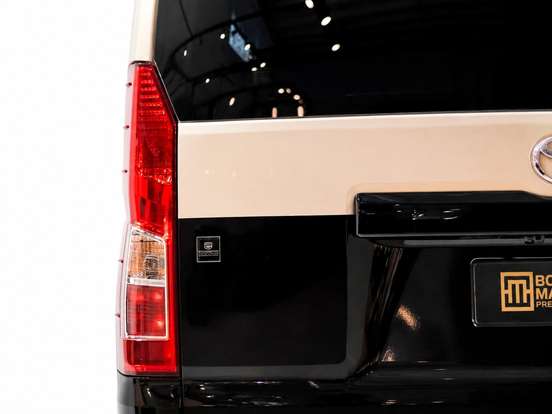 TOYOTA-HIACE-2025